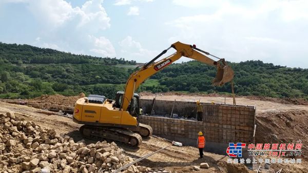 徐工XE200GA硬核攻坚国道建设，“开路先锋”实力出圈！
