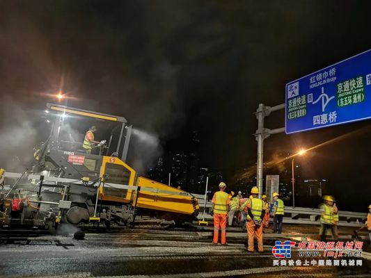 投入40多台ABG 8820摊铺机，北京东四环大修争分夺秒
