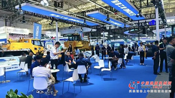零碳矿山，徐工方案——XGE136纯电动宽体自卸车矿博会首秀