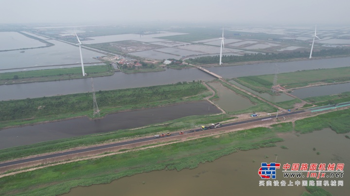 戴纳派克输料车助力天津建岭集团北大港湿地河堤公路改造——效率质量双突破