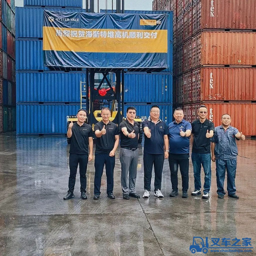 大连堆场客户为何青睐？强动力低能耗 - 海斯特空箱堆高机成功交付！