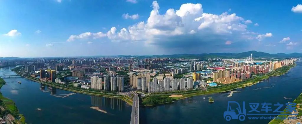吉林首台4000型徐工XARP325H一体机，引领绿色智能筑路新时代