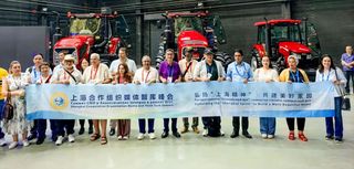 上海合作组织媒体智库峰会代表团来中国一拖参访