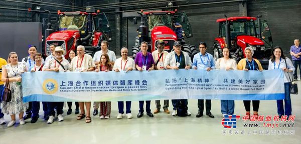 上海合作组织媒体智库峰会代表团来中国一拖参访