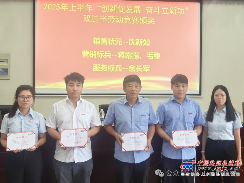 活动特别邀请蚌埠学院马克思主义学院院长、蚌埠市委讲师团成员---吕效华院长作专题党课授课。吕院长以《奋力谱写中国式现代化安徽篇章——学习中央八项规定精神和习近平总书记考察安徽重要讲话精神》为题，深入解读"抓作风促发展"的实践路径，让全体党员对中央八项规定精神和习近平总书记考察安徽省重要讲话精神有了更深刻的理解和认识。
