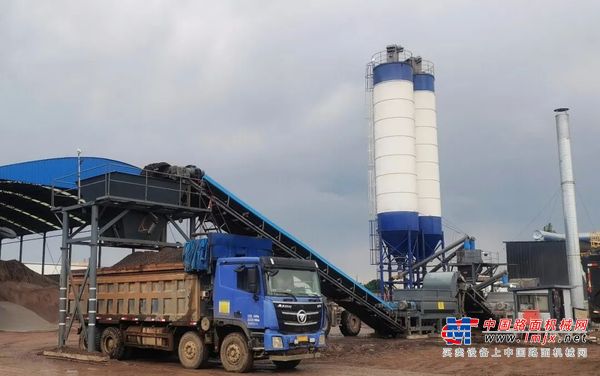山推助力派墨公路建设，为雅鲁藏布江下游水电项目铺就通途