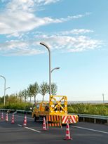 徐工防撞缓冲车｜公路施工的 “安全屏障 + 移动仓库”