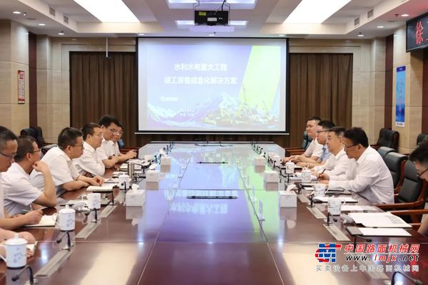 徐工：杨东升与中铁十八局党委书记、董事长闫广天举行会谈