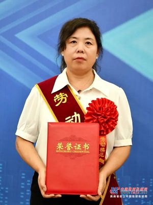 【榜样】| 柔肩担重任  “智造”铸“芳华”——记陕建机股份劳动模范李华