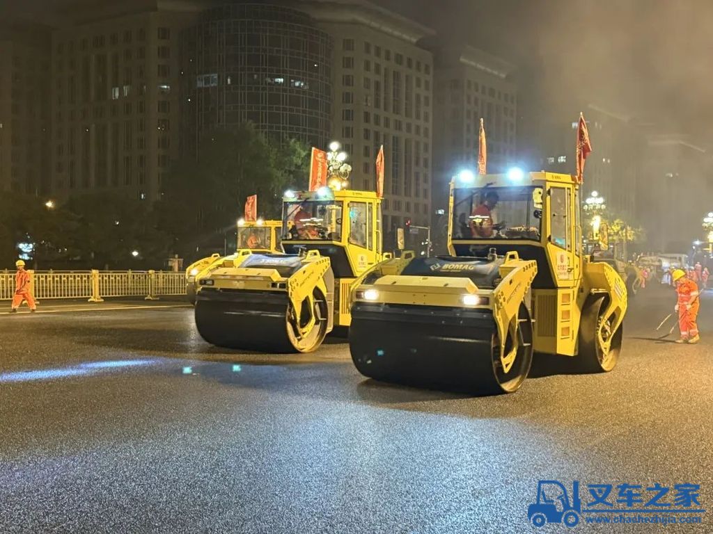 钢铁洪流|宝马格压路机参与长安街大修，助力中国效率！