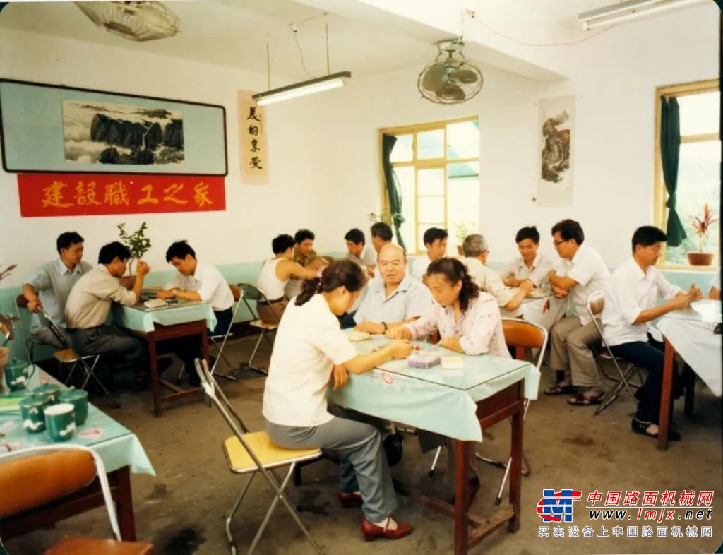 	在此刻徐徐展开......