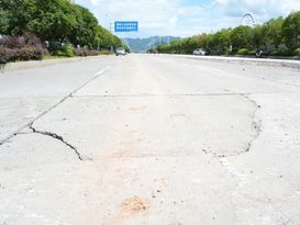工地报告 | 湖南怀化市政路： WRC 240i“白改黑”神器，让旧路碎石“原地复活”！