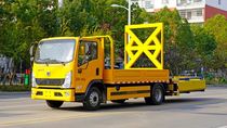 陕汽蓝牌100k防撞缓冲车