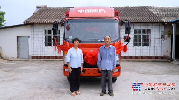 致敬丨选中国重汽好车，伴“中国好人”