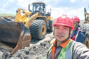 柳工：致敬！高温下的装载机服务 “铁军”