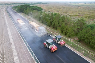 国道338线沙坡头至孟家湾西段公路工程 | 戴纳派克设备助力宁夏路桥高效交付最美景区公路