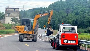 狭路显身手！山猫S590：精细化养护摊铺能手