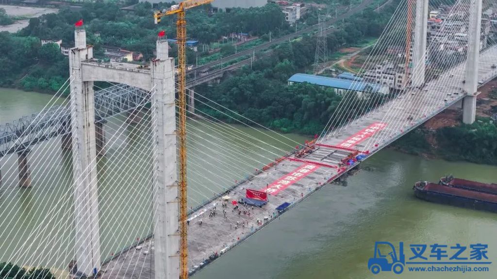 柳工欧维姆助力贵港苏湾大桥顺利合龙
