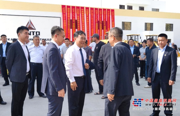 临工钢铁力量挺进中亚 塔吉克斯坦旗舰店盛大开业