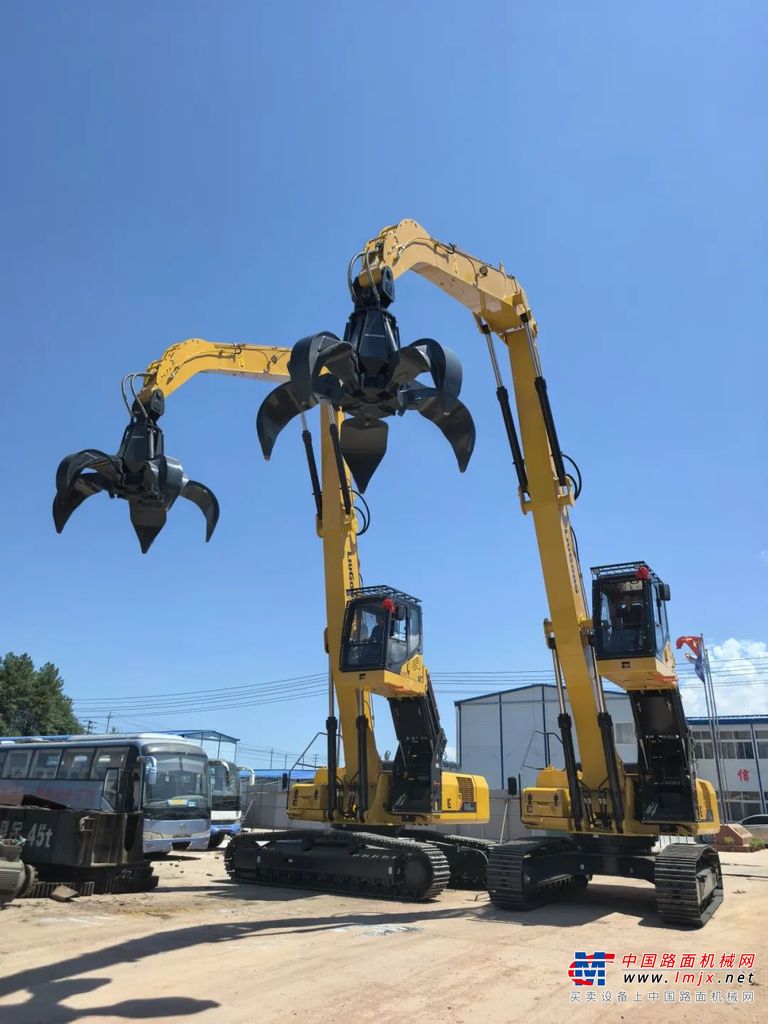  双机交付！柳工943EMHG4抓料机助力客户开启废钢处理“高效时代”