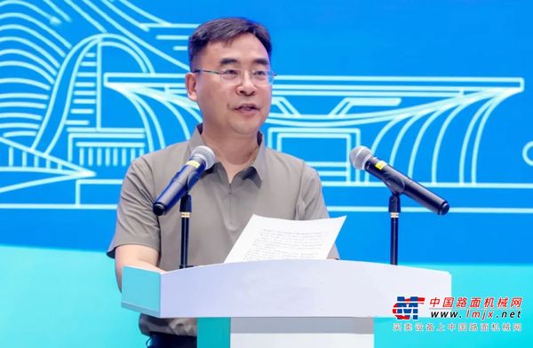 盈峰环境38台新能源装备交付郑州！