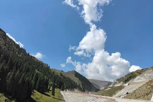 征战天山之巅！柳工512E摊铺机硬核护航温霍公路建设