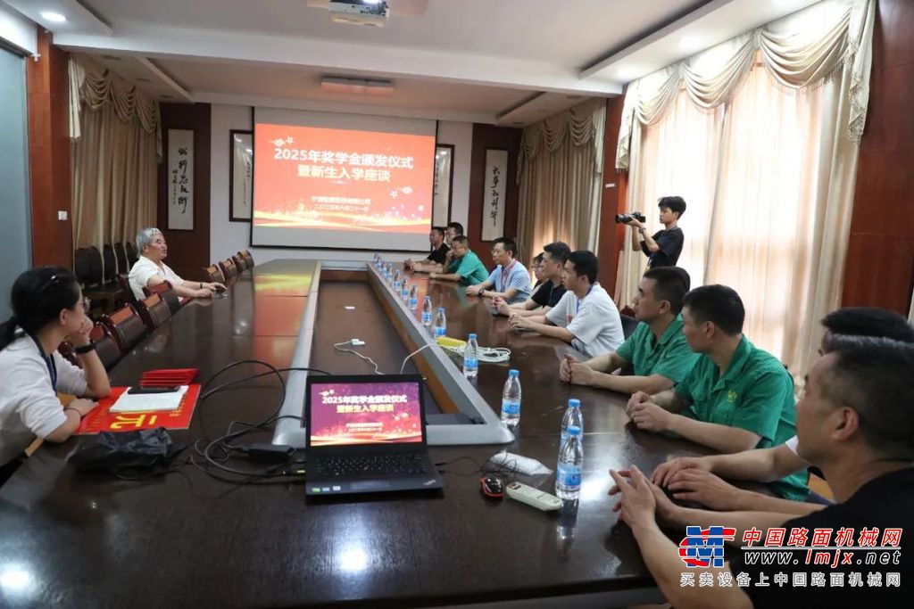  宁波如意：【关怀】公司为金榜题名的员工子女颁发助学金