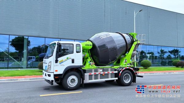 窄路畅行、年省8万……中联重科“凌冠”两桥新能源搅拌车亮点解密