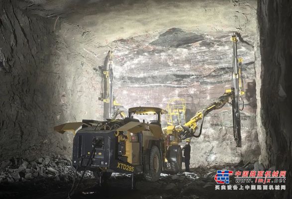 破坚壁，筑通途！徐工双臂凿岩台车助建灵寿蓄能电站