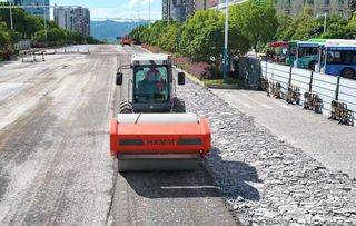 工地报告 | 大厚度压实! 悍马全液压单钢轮压路机 HC 268i D 实力助阵冷再生工地