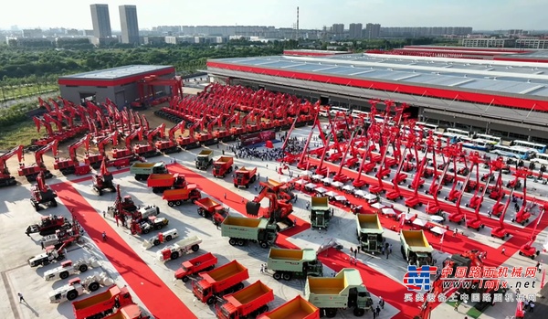 临工重机重磅新品亮相全球客户节 彰显中国智造澎湃动能